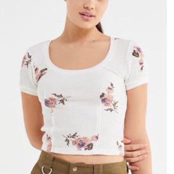 🌸 Urban Outfitters Fitted Floral T-Shirt  | Size Small - Picture 1 of 5